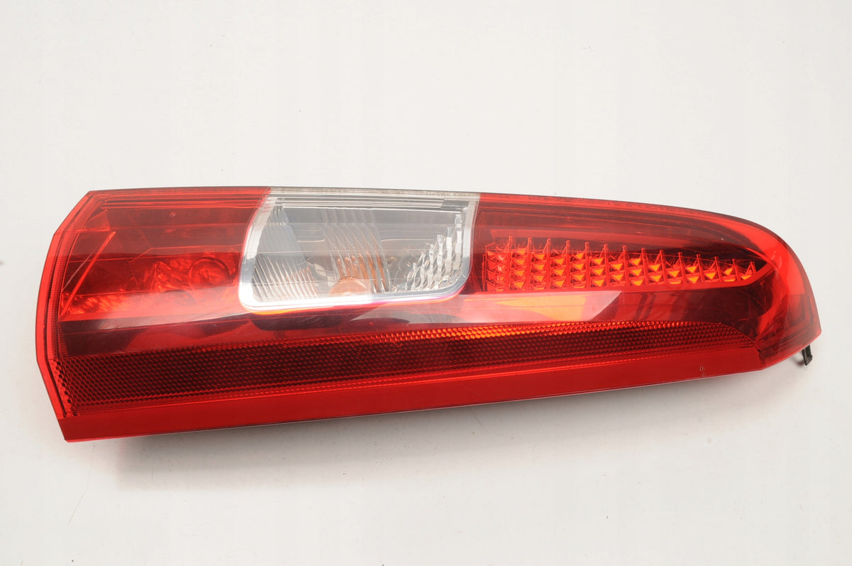 VOLVO XC70 LAMP RIGHT REAR UK STATION WAGON