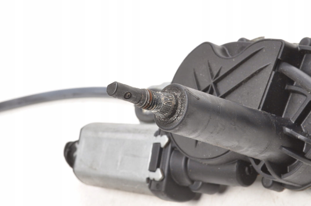 VOLVO XC70 V70 REAR WIPER MOTOR 8667188