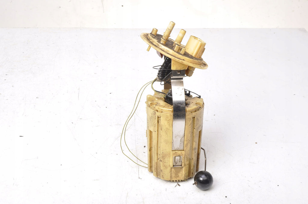 VOLVO XC90 2.4 D FUEL PUMP 30671066