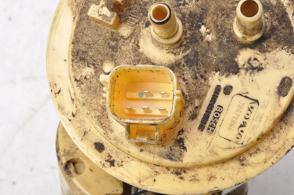 VOLVO XC90 2.4 D FUEL PUMP 30671066
