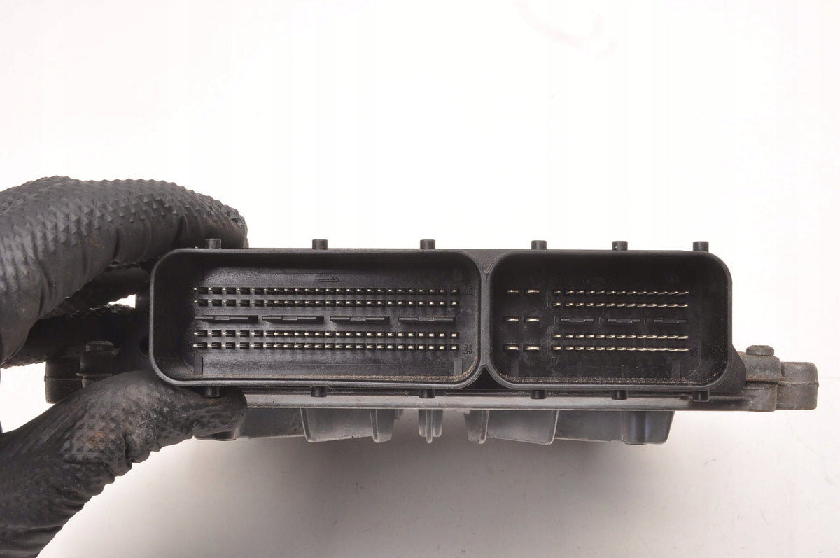 VOLVO XC90 2.4 D5 200KM COMPUTER ENGINE CONTROLLER 31372225 AA