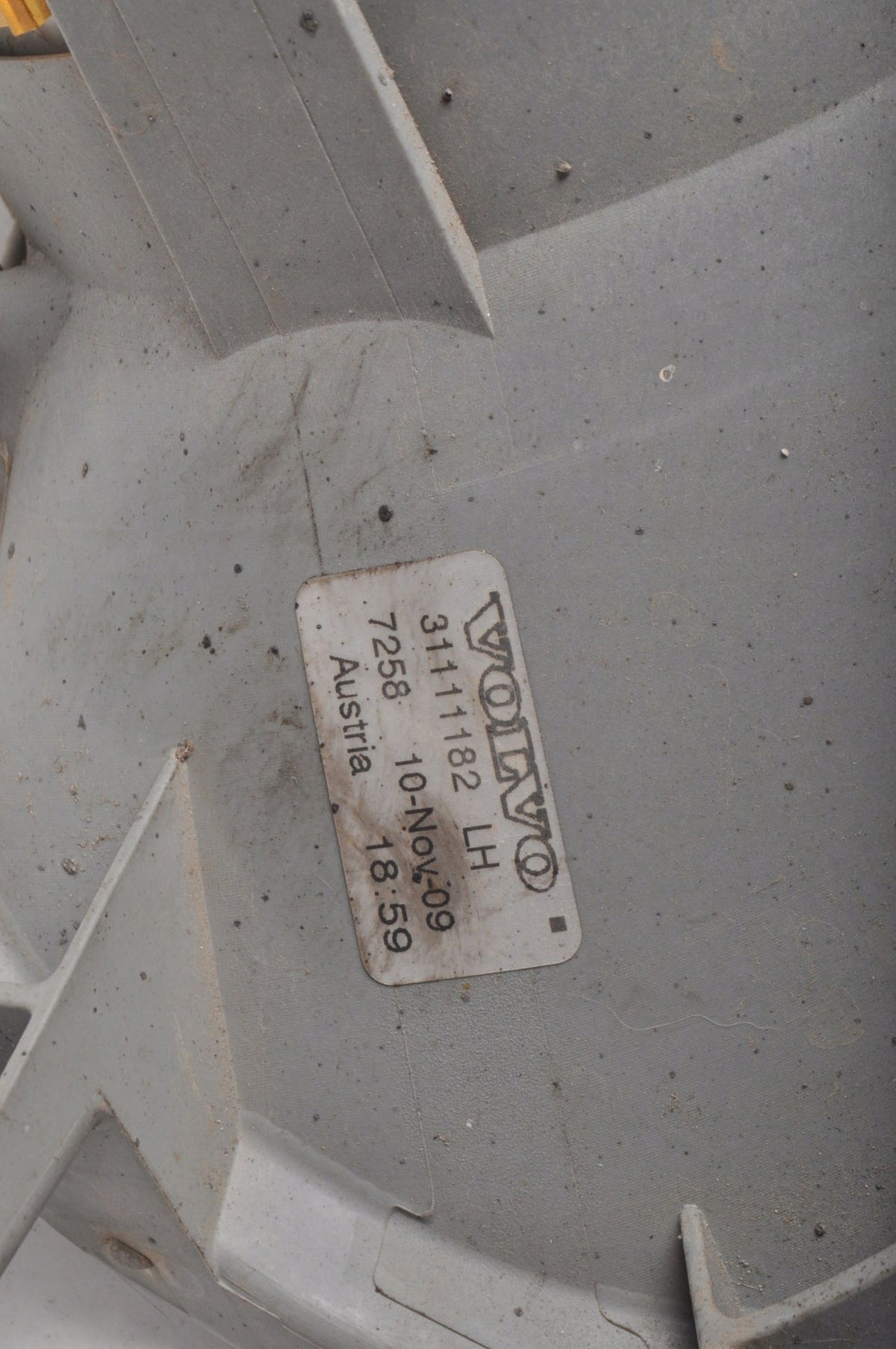 VOLVO XC90 AND HALOGEN LEFT LIFT 31111182