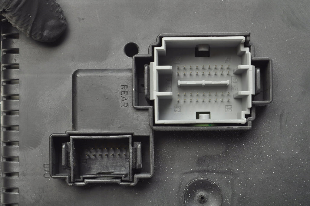 VOLVO XC90 FUSE BOX MODULE REM 31314469