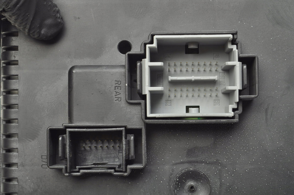 VOLVO XC90 FUSE BOX MODULE REM 31314469