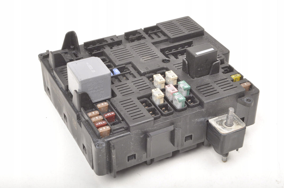 VOLVO XC90 II 2.0 D5 224KM FUSE BOX 31398003