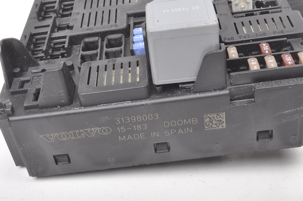 VOLVO XC90 II 2.0 D5 224KM FUSE BOX 31398003
