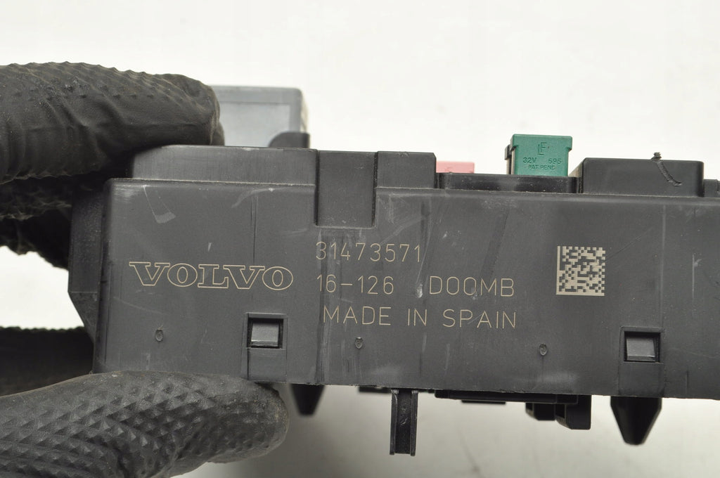 VOLVO XC90 II FUSE BOX 31453779