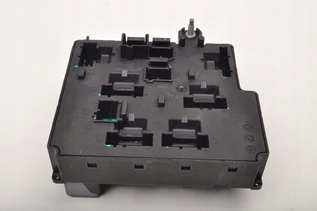 VOLVO XC90 II FUSE BOX 31473588