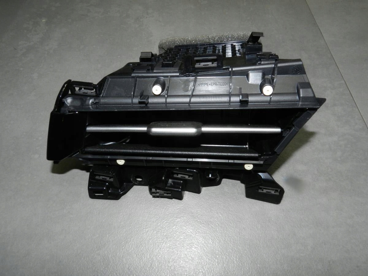 VW ARTEON AIR VENT LEFT 3G8819701S