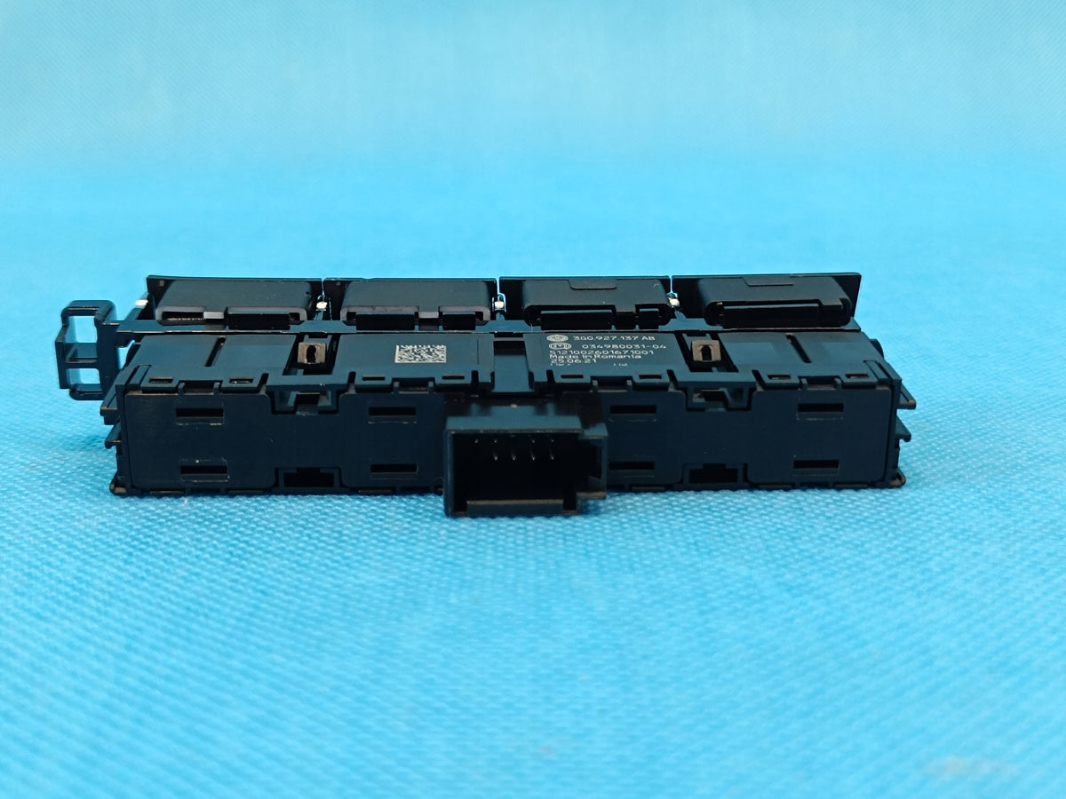 VW ARTEON HATCHBACK 2,0 TDI 147KW 2022 R SWITCH PANEL 3G0927137AB