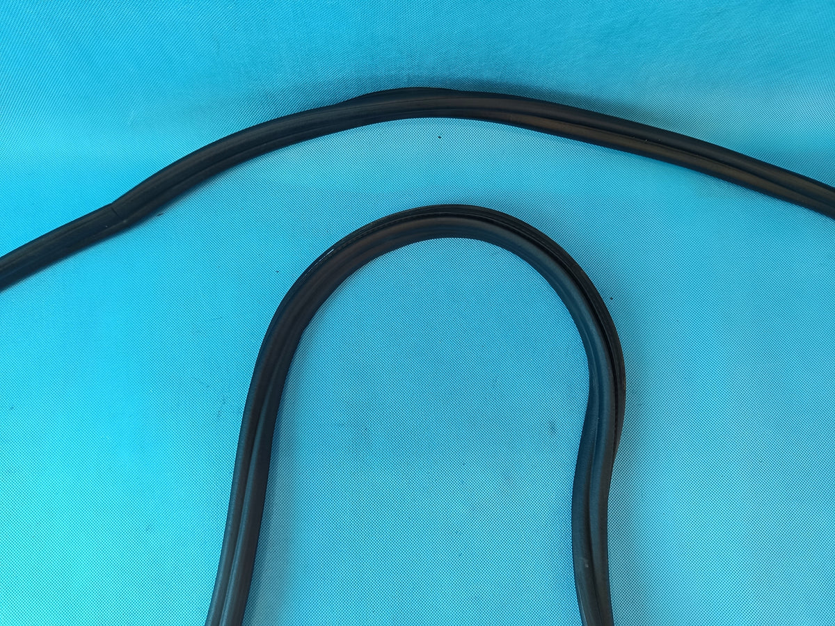 VW ARTEON HATCHBACK 2,0 TDI 147KW 2022 R TRUNK SEAL 3G8827705