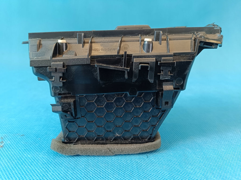 VW ARTEON HATCHBACK 2,0 TDI 2022 R AIR VENT LEFT 3G8819701C 3G8819701S