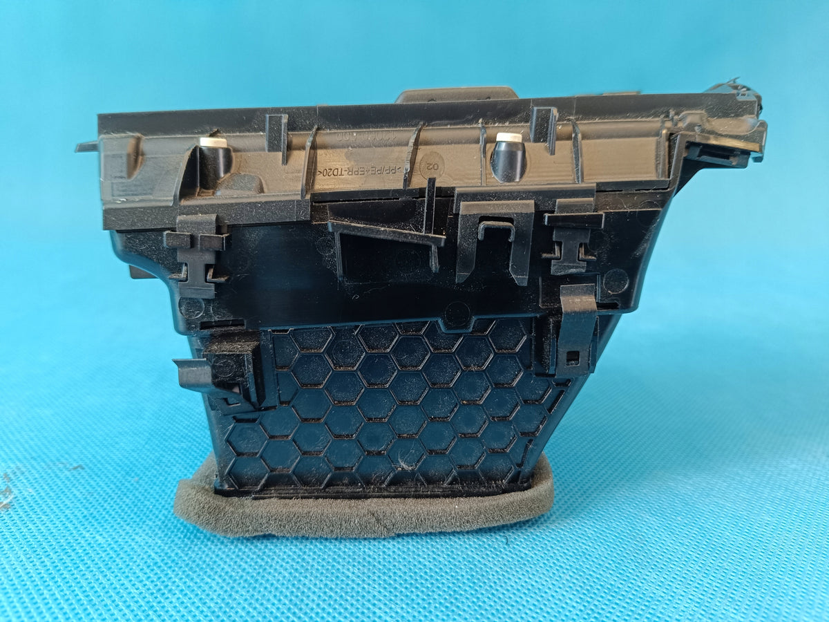 VW ARTEON HATCHBACK 2,0 TDI 2022 R AIR VENT LEFT 3G8819701C 3G8819701S