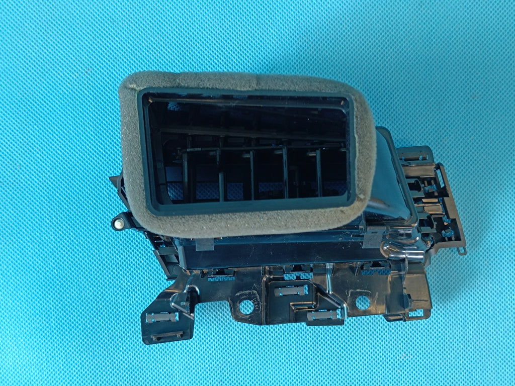 VW ARTEON HATCHBACK 2,0 TDI 2022 R AIR VENT LEFT 3G8819701C 3G8819701S