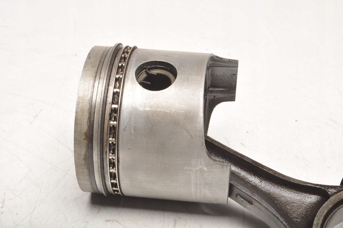 VW BEETLE 1300 1.3 40 km PISTON WITH CONNECTING ROD
