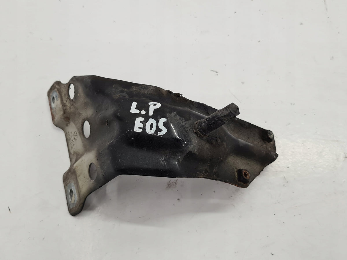 VW EOS FENDER BRACKET LEFT FRONT 1Q0821135