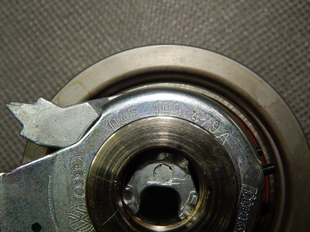 VW GOLF 7 SPORTVAN TENSIONER ROLLER 04E109479A