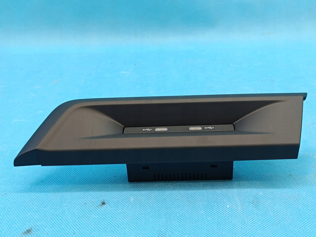 VW GOLF 8 LIFT VARIANT 1.5 TSI 2026 R COVER USB SOCKET TYPE C 5H1863099