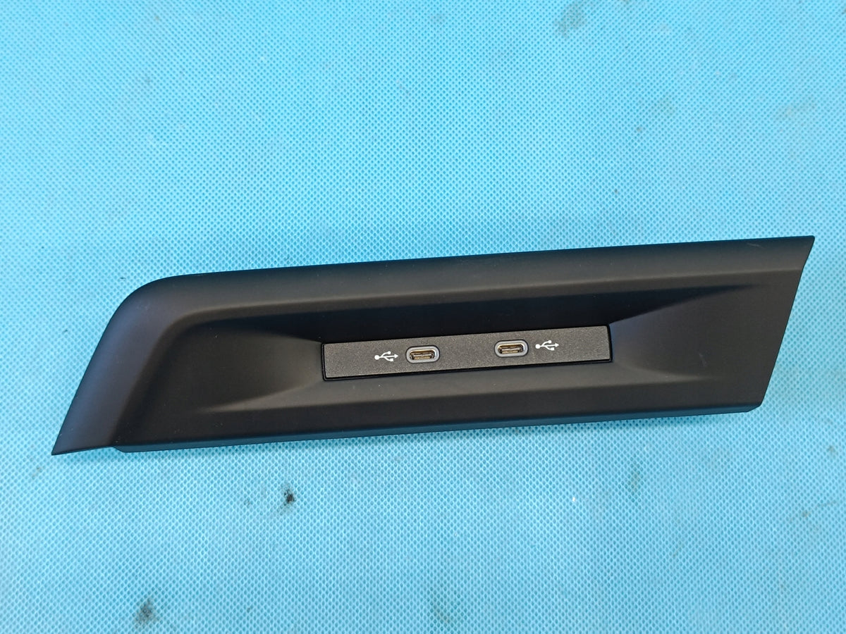 VW GOLF 8 LIFT VARIANT 1.5 TSI 2026 R COVER USB SOCKET TYPE C 5H1863099