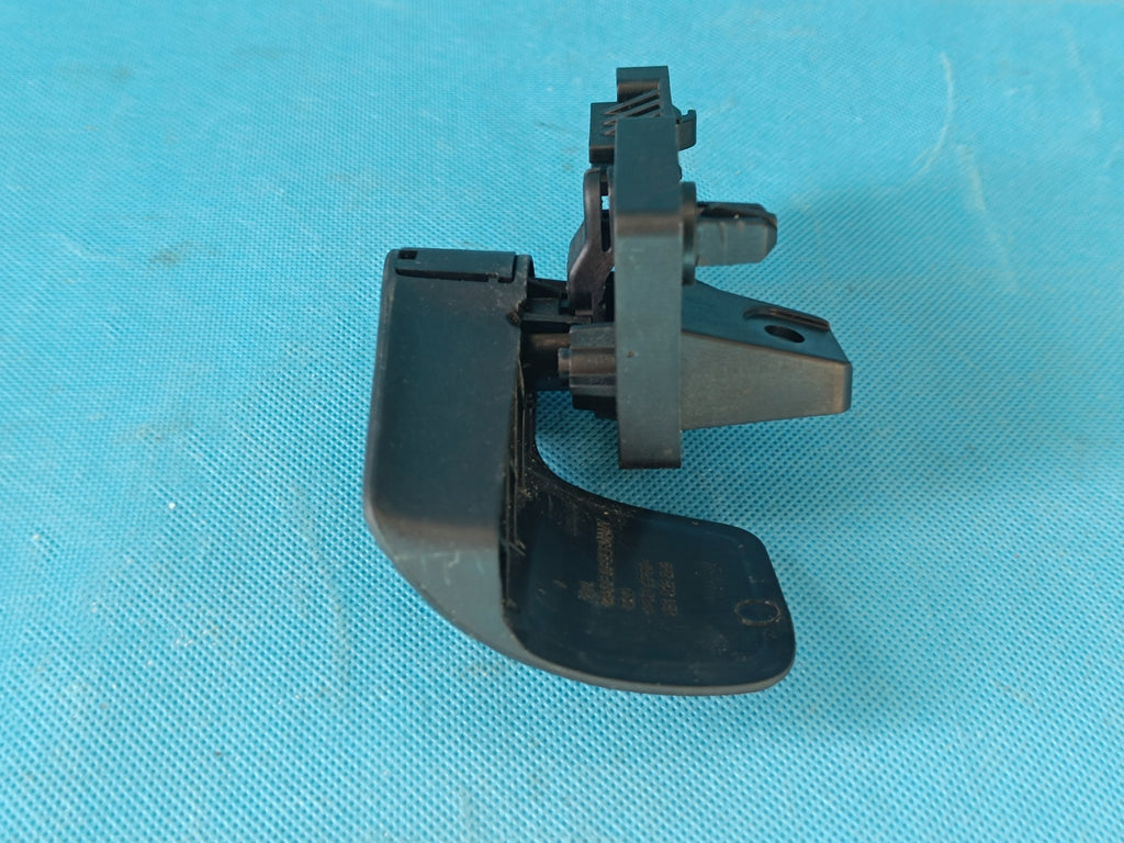 VW GOLF 8 LIFT VARIANT 1.5 TSI 2026 R MASK OPENING LEVER 8B1823533
