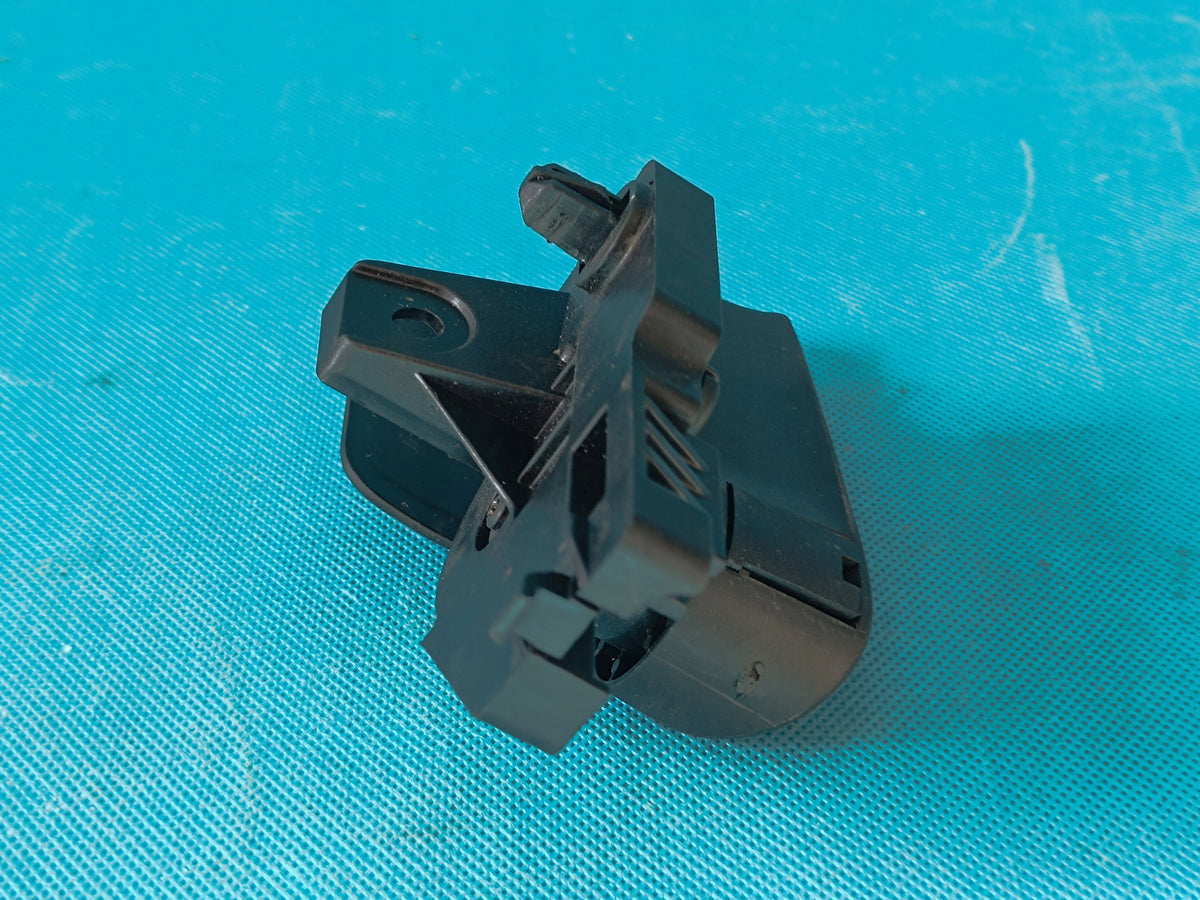 VW GOLF 8 LIFT VARIANT 1.5 TSI 2026 R MASK OPENING LEVER 8B1823533