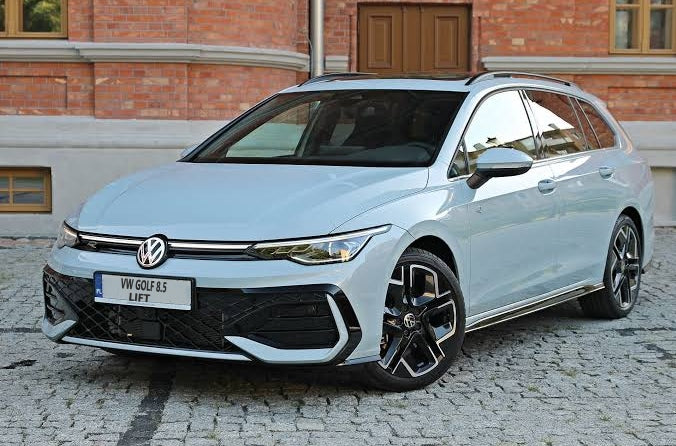 VW GOLF 8 LIFT VARIANT 1.5 TSI 2026 R PLATING POST D RIGHT 5H9867246B