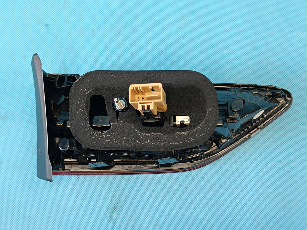 VW GOLF 8 LIFT VARIANT 1.5 TSI 2026R LED LAMP IN FLAP RIGHT REAR 5H0945094H