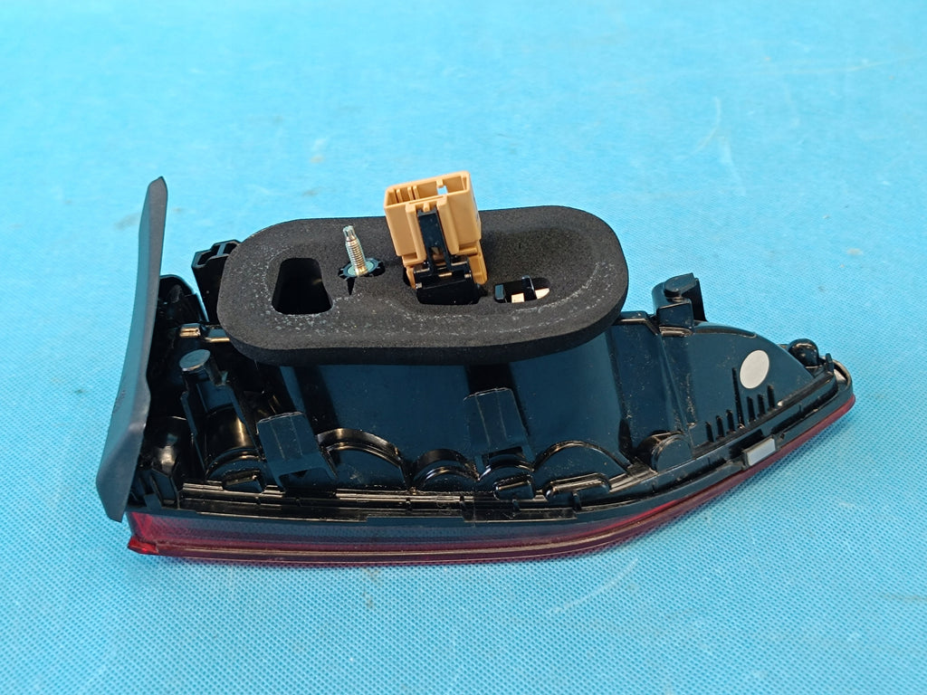 VW GOLF 8 LIFT VARIANT 1.5 TSI 2026R LED LAMP IN FLAP RIGHT REAR 5H0945094H