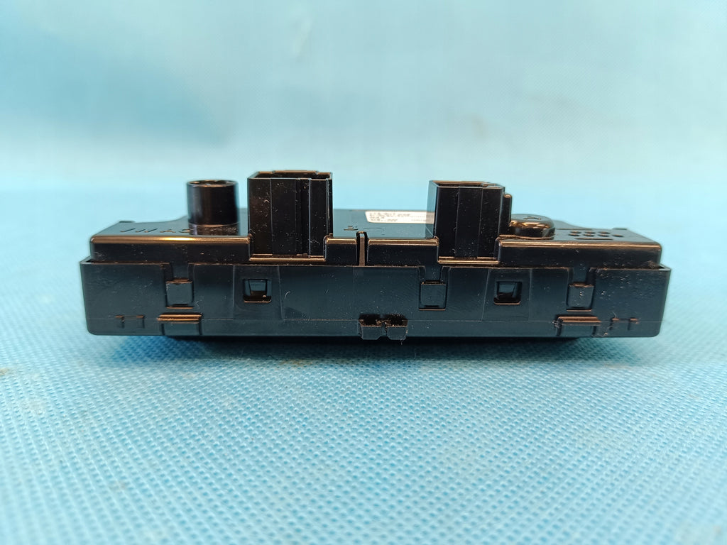 VW GOLF 8 LIFT VARIANT 1.5TSI 2026R TUNNEL AIR CONDITIONING PANEL REAR 11A907049