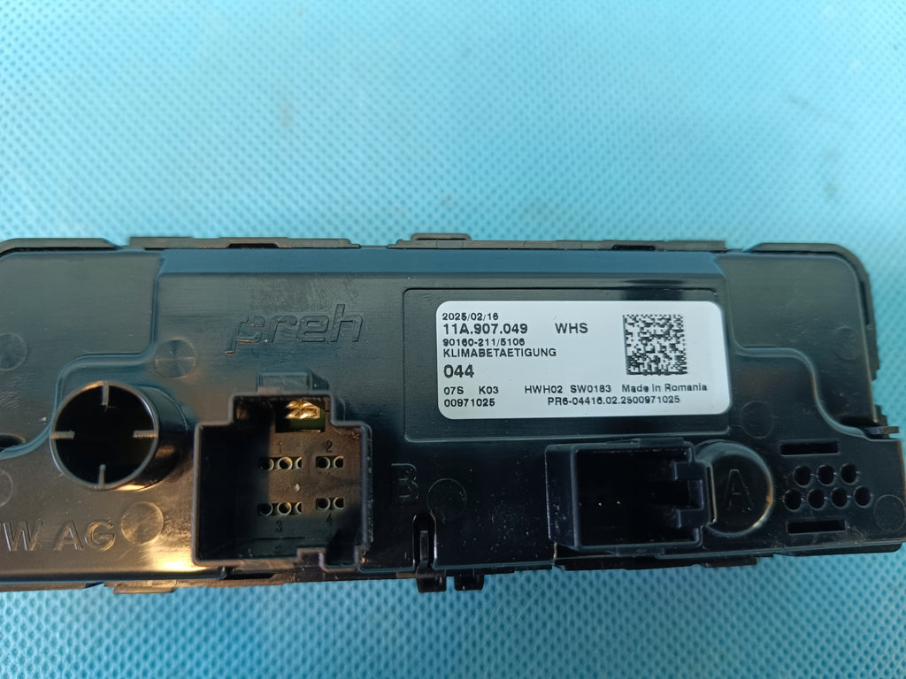 VW GOLF 8 LIFT VARIANT 1.5TSI 2026R TUNNEL AIR CONDITIONING PANEL REAR 11A907049