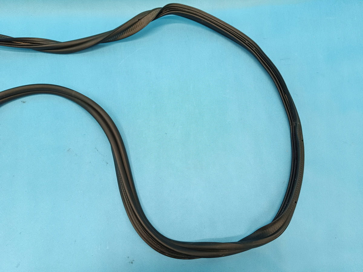 VW GOLF 8 VARIANT LIFT 1.5 TSI 110KW 2024 R TRUNK SEAL 5H9827705B