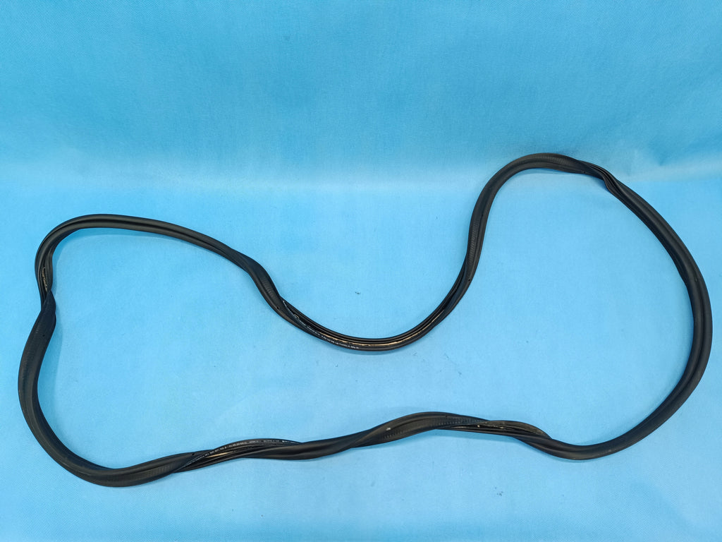 VW GOLF 8 VARIANT LIFT 1.5 TSI 110KW 2024 R TRUNK SEAL 5H9827705B