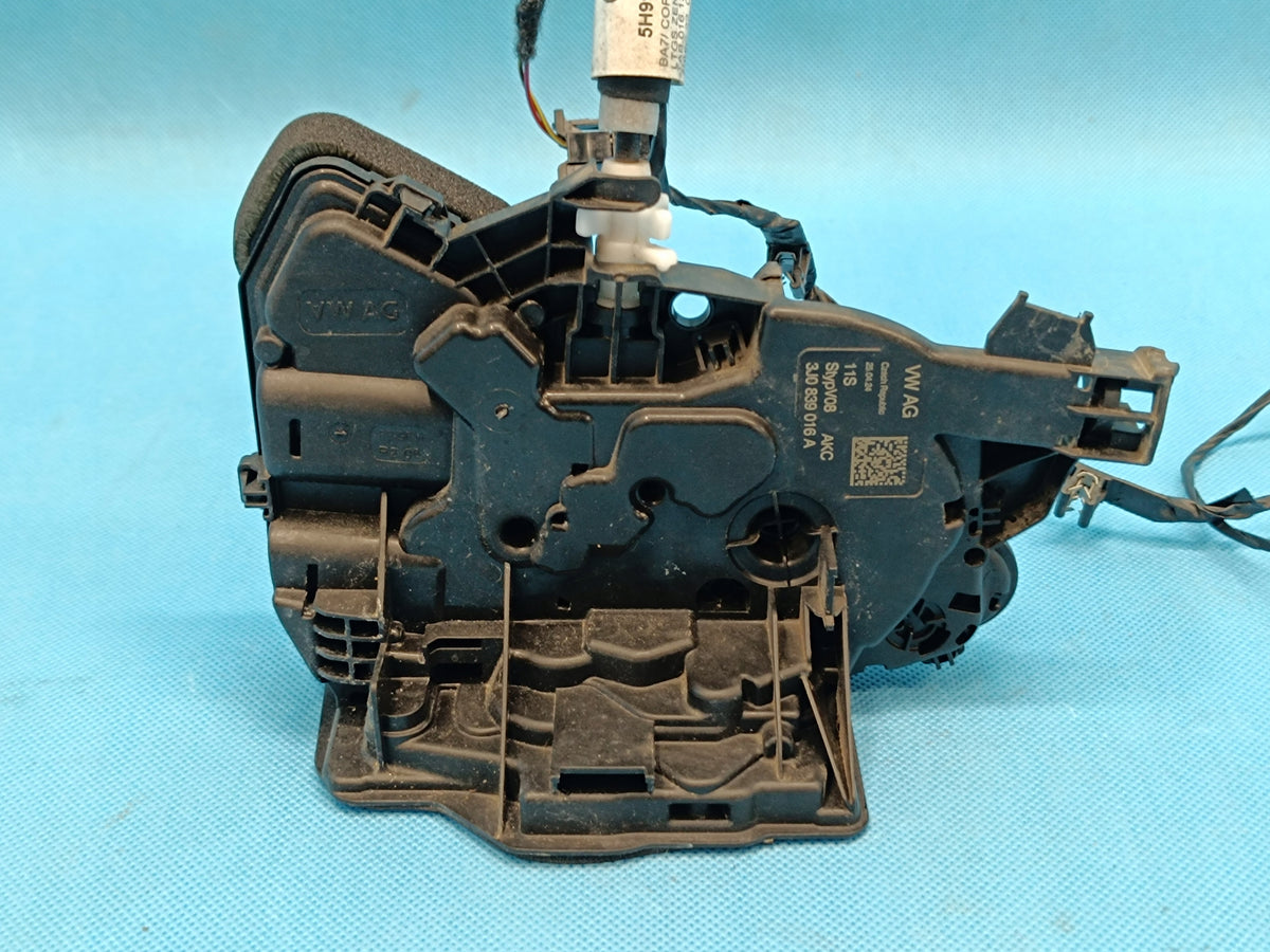 VW GOLF 8 VARIANT LIFT 1.5 TSI 110KW 2024R DOOR LOCK RIGHT REAR 3J0839016A