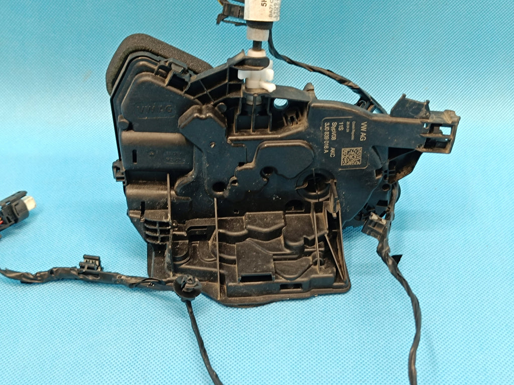 VW GOLF 8 VARIANT LIFT 1.5 TSI 110KW 2024R DOOR LOCK RIGHT REAR 3J0839016A