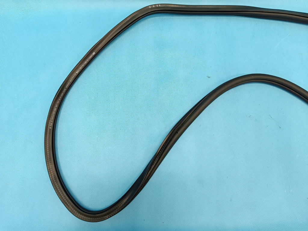 VW GOLF 8 VARIANT LIFT 1.5 TSI 2024 R DOOR SEAL LEFT REAR 5H9867913