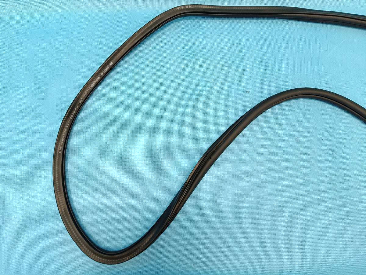VW GOLF 8 VARIANT LIFT 1.5 TSI 2024 R DOOR SEAL LEFT REAR 5H9867913