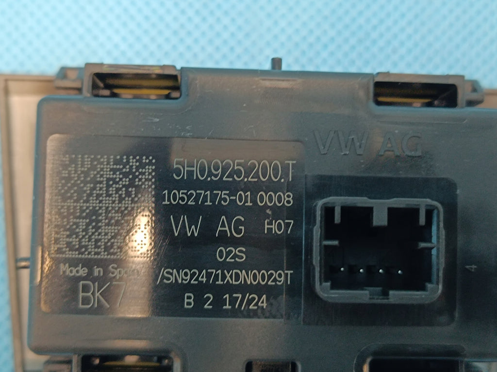 VW GOLF 8 VARIANT LIFT 1.5 TSI 2024 R PANEL COCKPIT SWITCHES 5H0925200T