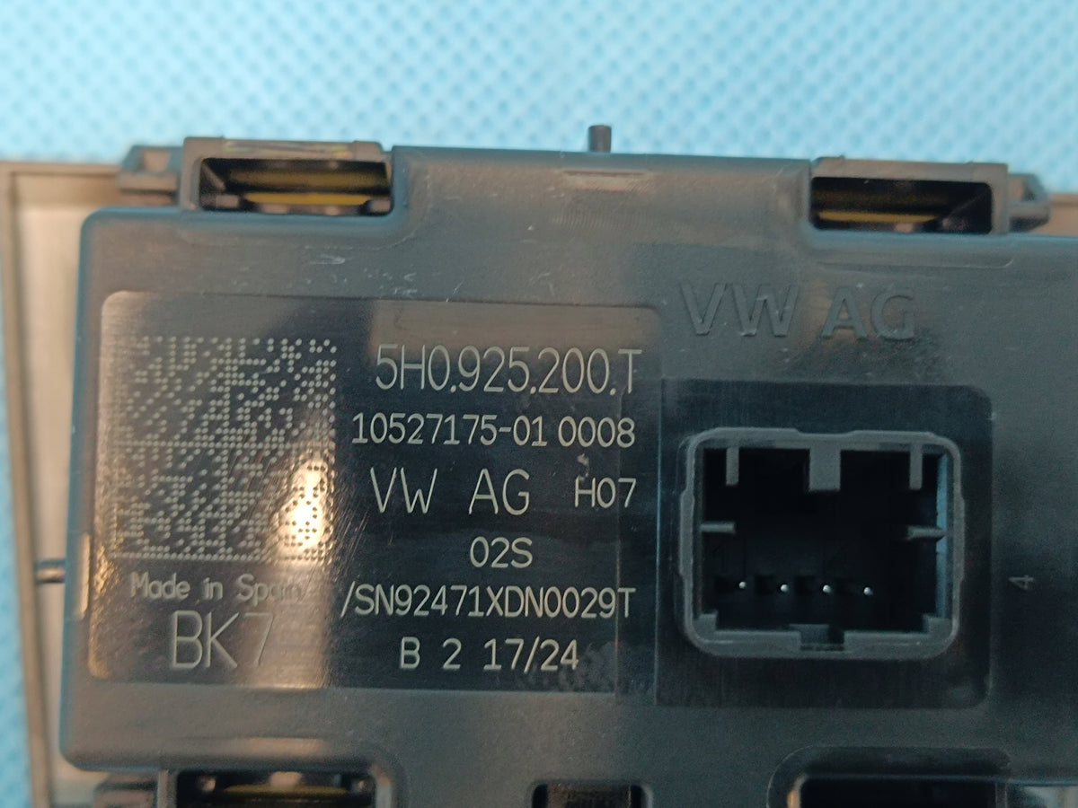 VW GOLF 8 VARIANT LIFT 1.5 TSI 2024 R PANEL COCKPIT SWITCHES 5H0925200T
