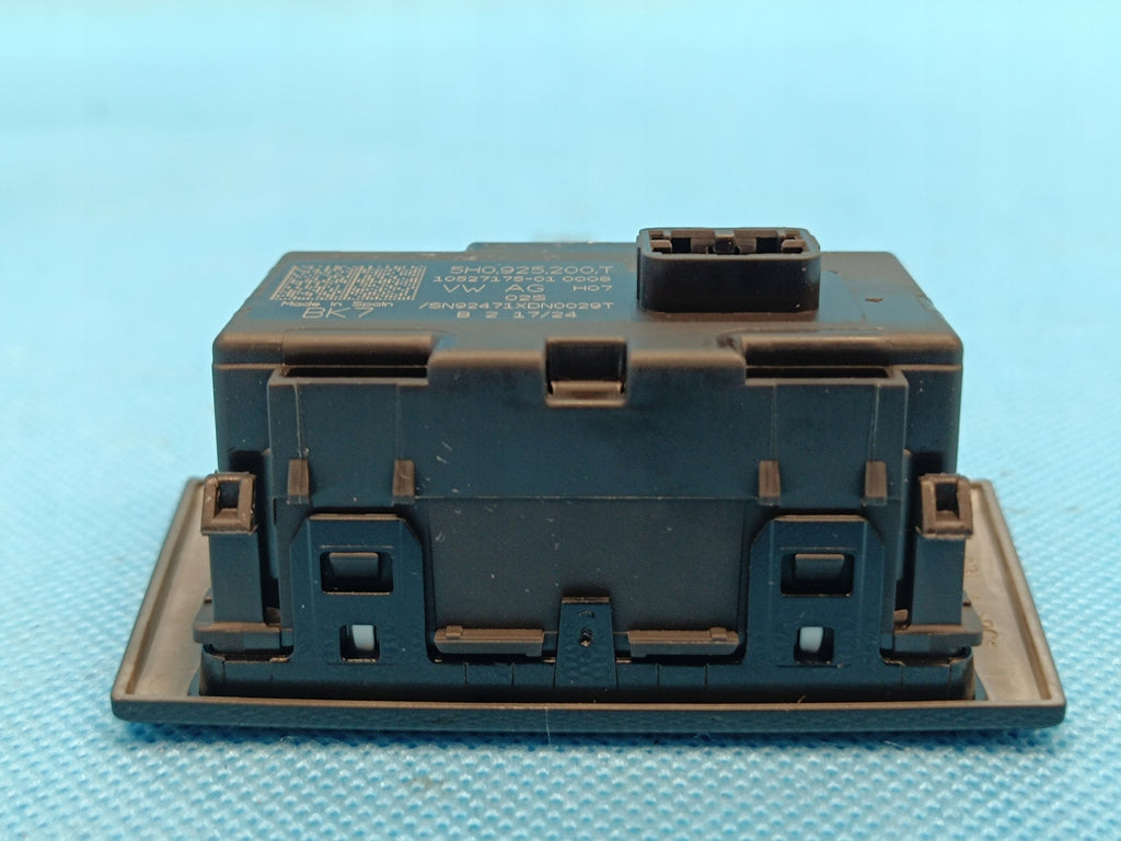 VW GOLF 8 VARIANT LIFT 1.5 TSI 2024 R PANEL COCKPIT SWITCHES 5H0925200T