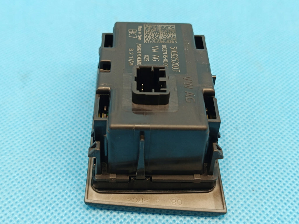 VW GOLF 8 VARIANT LIFT 1.5 TSI 2024 R PANEL COCKPIT SWITCHES 5H0925200T