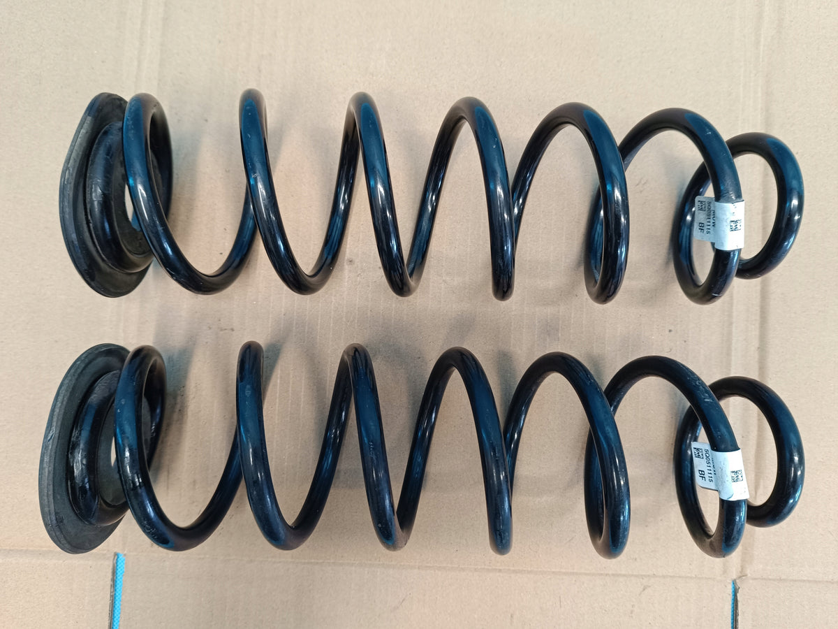 VW GOLF 8 VARIANT LIFT 1.5 TSI 2024 R SUSPENSION SPRING REAR 5Q0511115BF