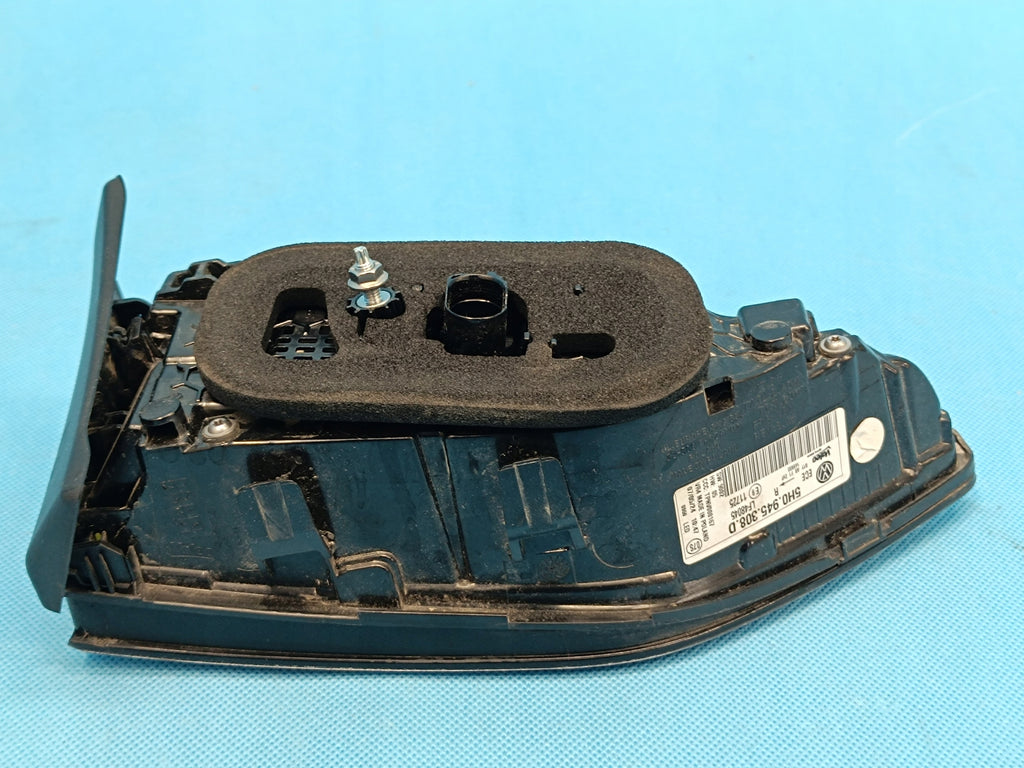 VW GOLF 8 VARIANT LIFT 1.5 TSI 2024R LED FLAP LAMP RIGHT REAR 5H0945308D
