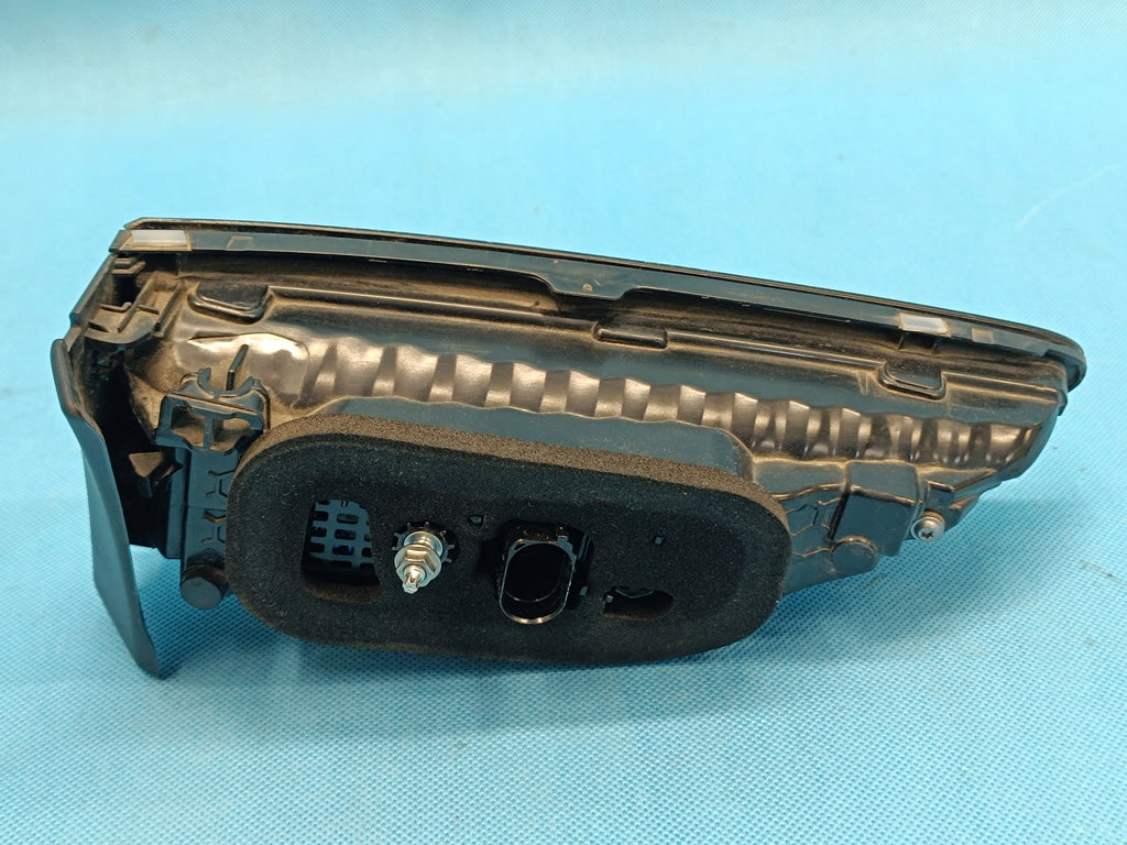 VW GOLF 8 VARIANT LIFT 1.5 TSI 2024R LED FLAP LAMP RIGHT REAR 5H0945308D