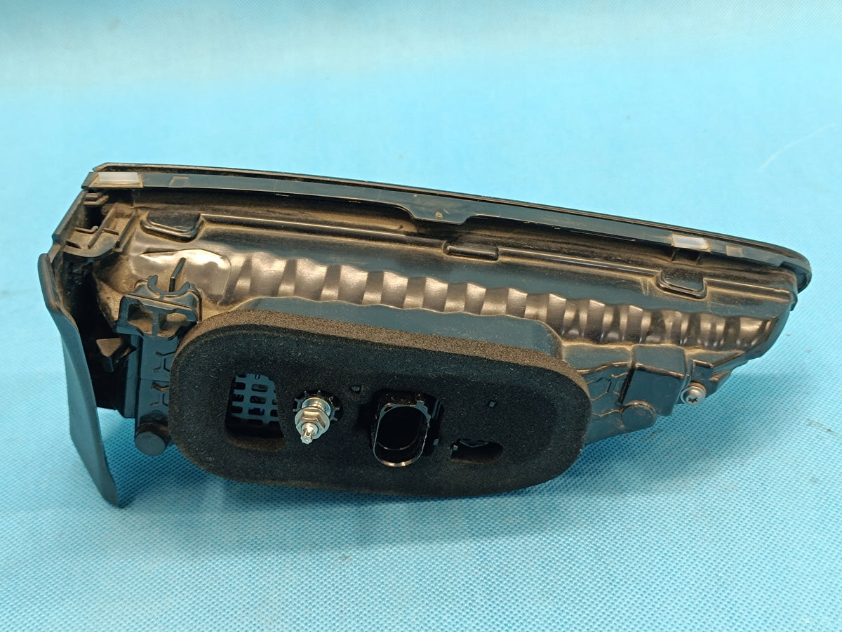 VW GOLF 8 VARIANT LIFT 1.5 TSI 2024R LED FLAP LAMP RIGHT REAR 5H0945308D