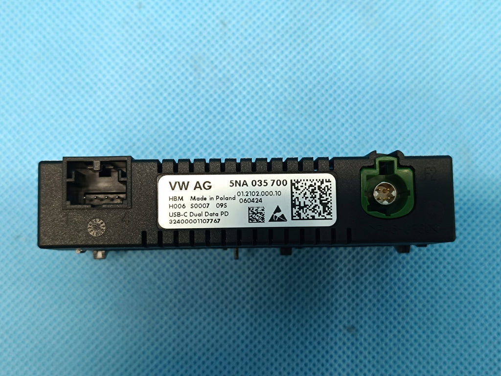 VW GOLF 8 VARIANT LIFT 1.5TSI 110KW 2024R SOCKET USB PORT TYPE C 5NA035700