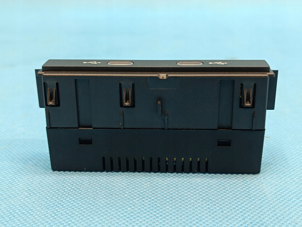 VW GOLF 8 VARIANT LIFT 1.5TSI 110KW 2024R SOCKET USB PORT TYPE C 5NA035700