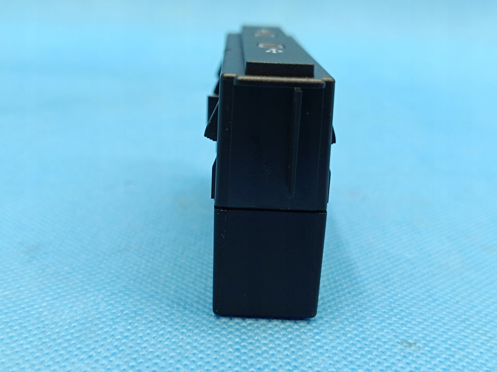 VW GOLF 8 VARIANT LIFT 1.5TSI 110KW 2024R SOCKET USB PORT TYPE C 5NA035700