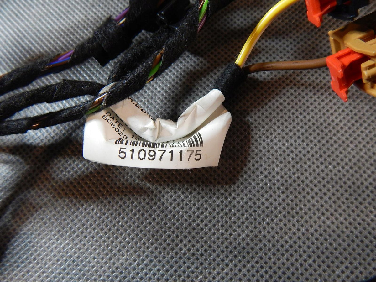 VW GOLF SPORTSVAN FLAP HARNESS 517971147A