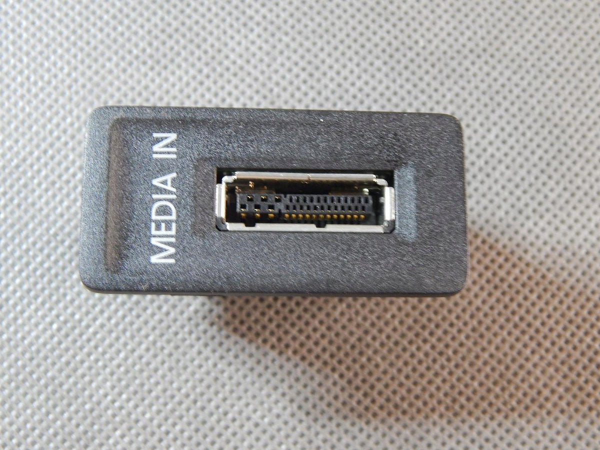 VW GOLF SPORTSVAN PORT MEDIA IN CONNECTOR 5G0035222A