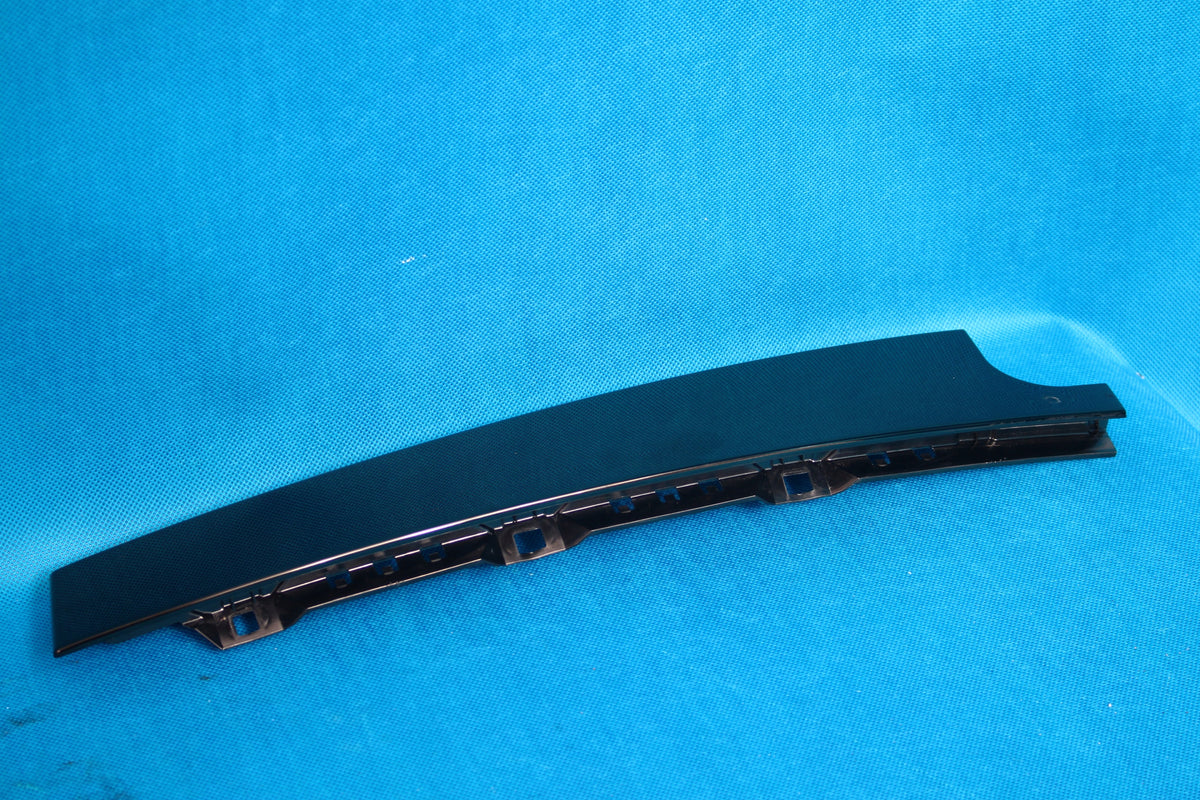 VW GOLF VII R DOOR TRIM REAR RIGHT VERTICAL 5G6839902B 2017R